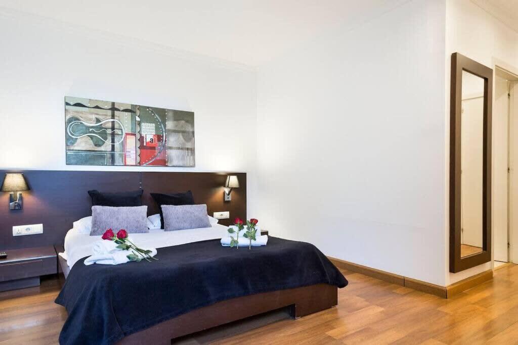 Central And Elegant 4 Bedroom By Placa Catalunya Barcelona Eksteriør billede