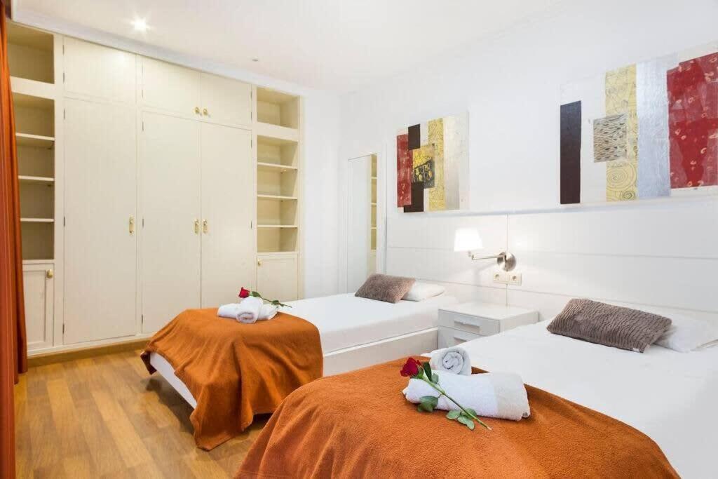 Central And Elegant 4 Bedroom By Placa Catalunya Barcelona Eksteriør billede