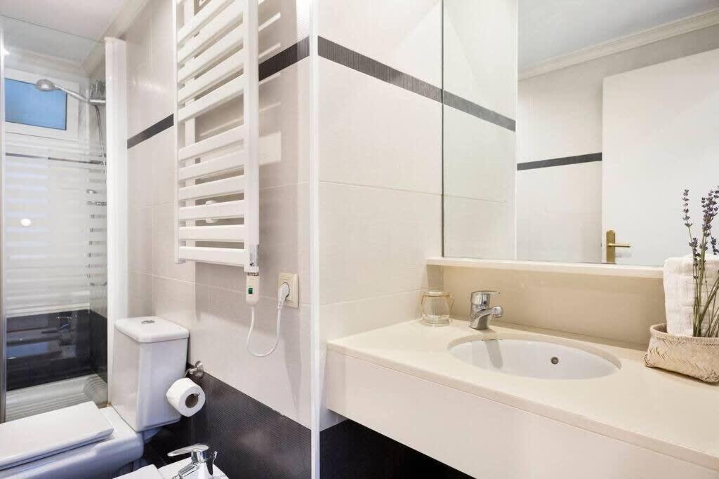 Central And Elegant 4 Bedroom By Placa Catalunya Barcelona Eksteriør billede